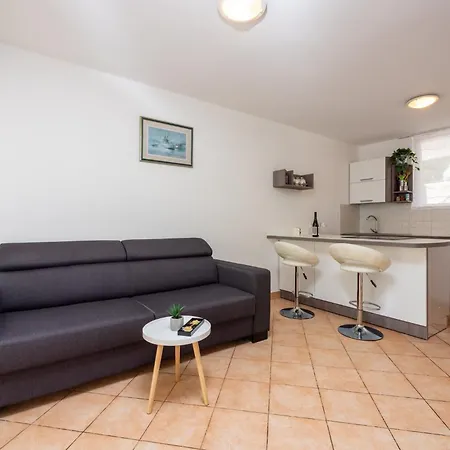 Ra Apartman *