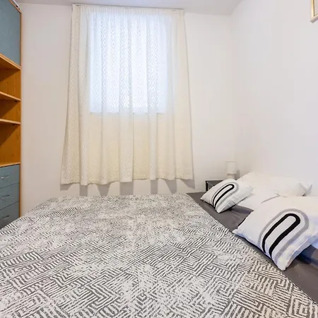 Apartman Ra *